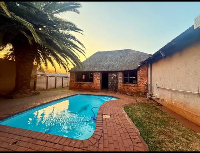 3 BEDROOM HOUSE FOR SALE IN VANDERBIJLPARK CW 1